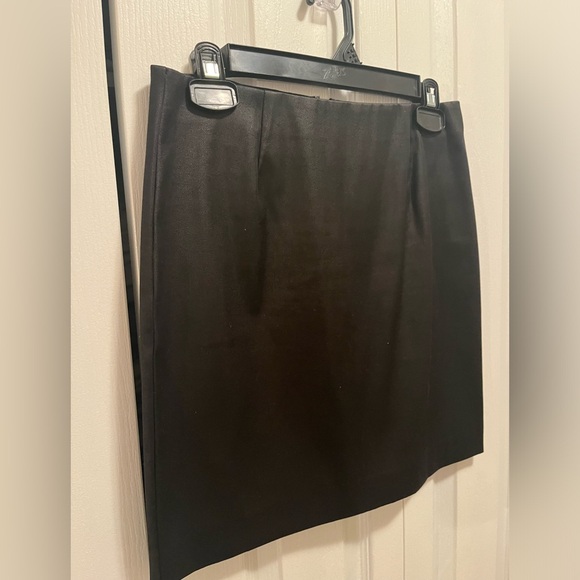 NWOT Aritzia (Talulah) Coated Black Mini Skirt - Picture 5 of 5